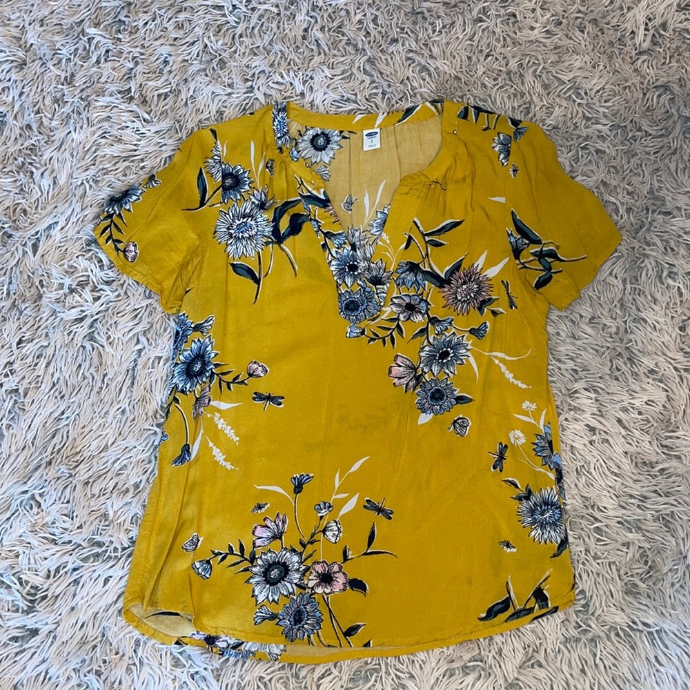 Old Navy Women’s blouse. Size Small